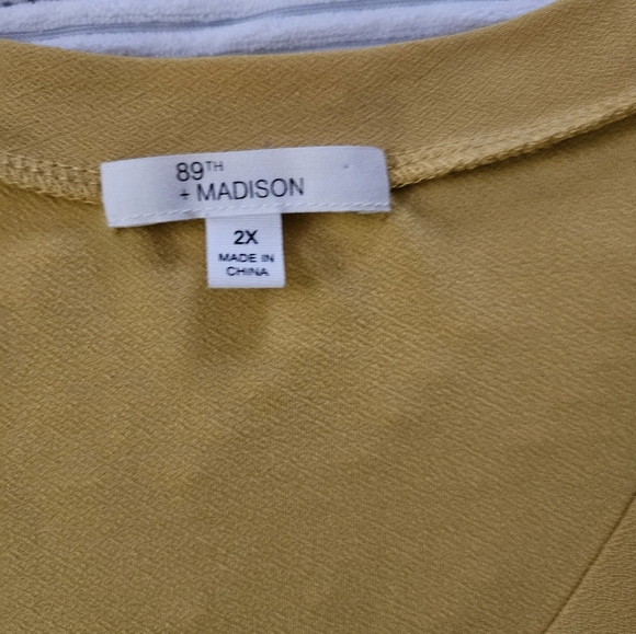 89th + Madison Women's Mustard V-Neck Top. Size 2X - Picture 2 of 5
